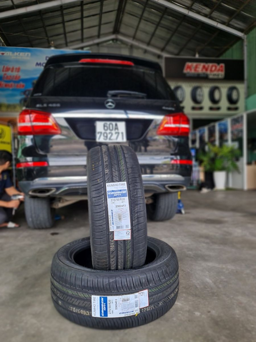 xe mercedes gls400 thay lốp 275/50R20 kumho hp71