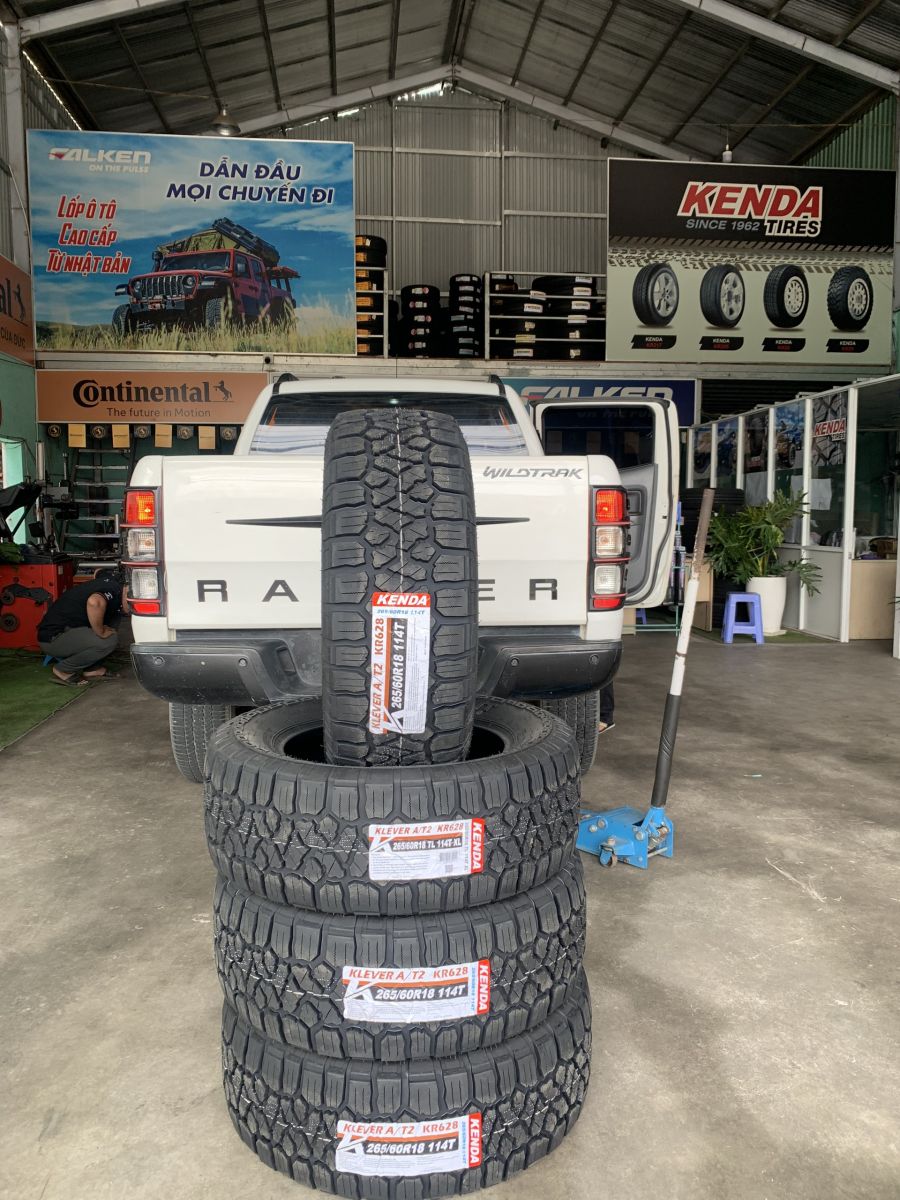 ford ranger wildtrak thay lốp 265/60R18 kenda klever kr628