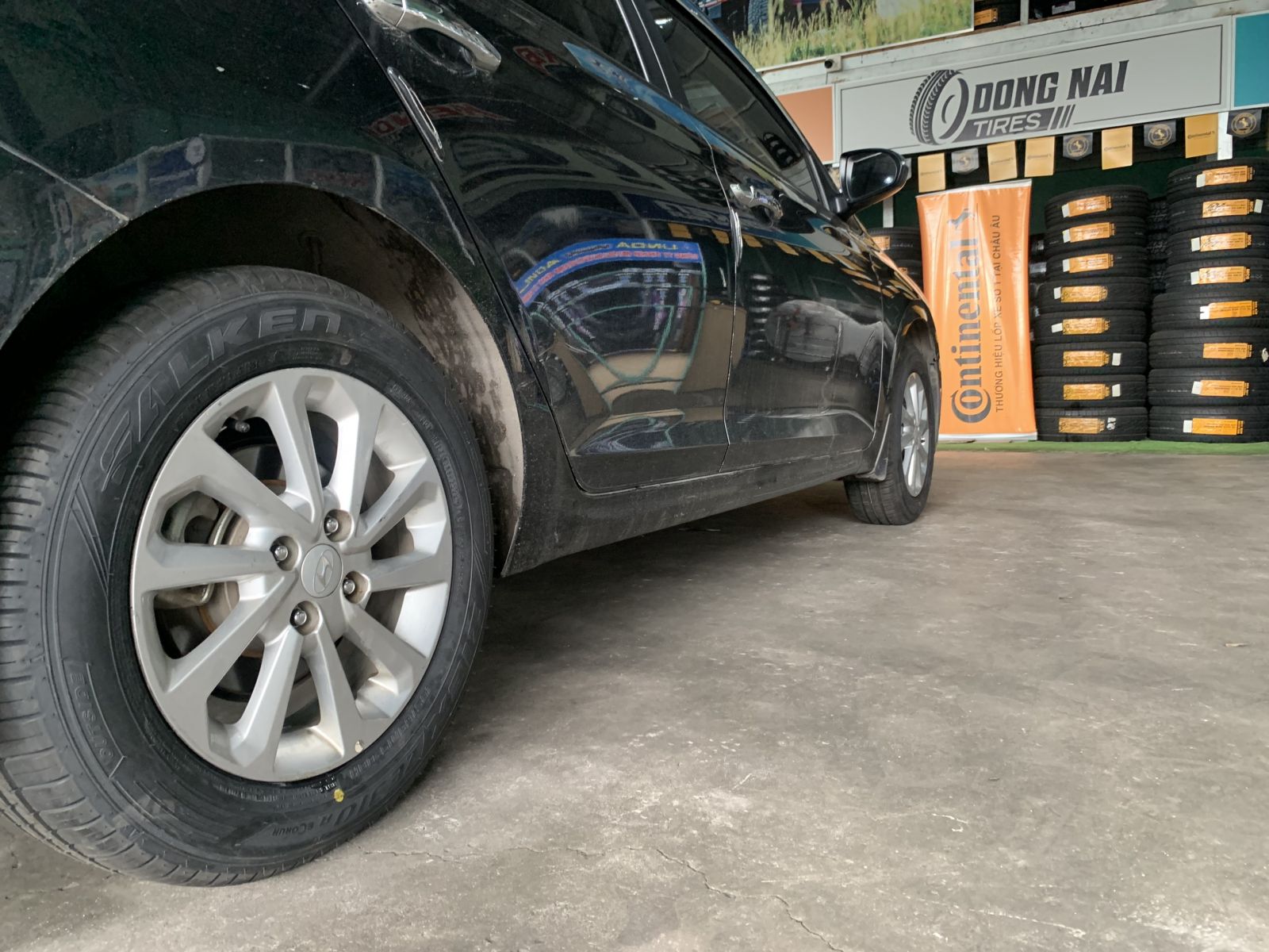 xe hyundai accent thay lốp 185/65R15 falken ze310 ecorun