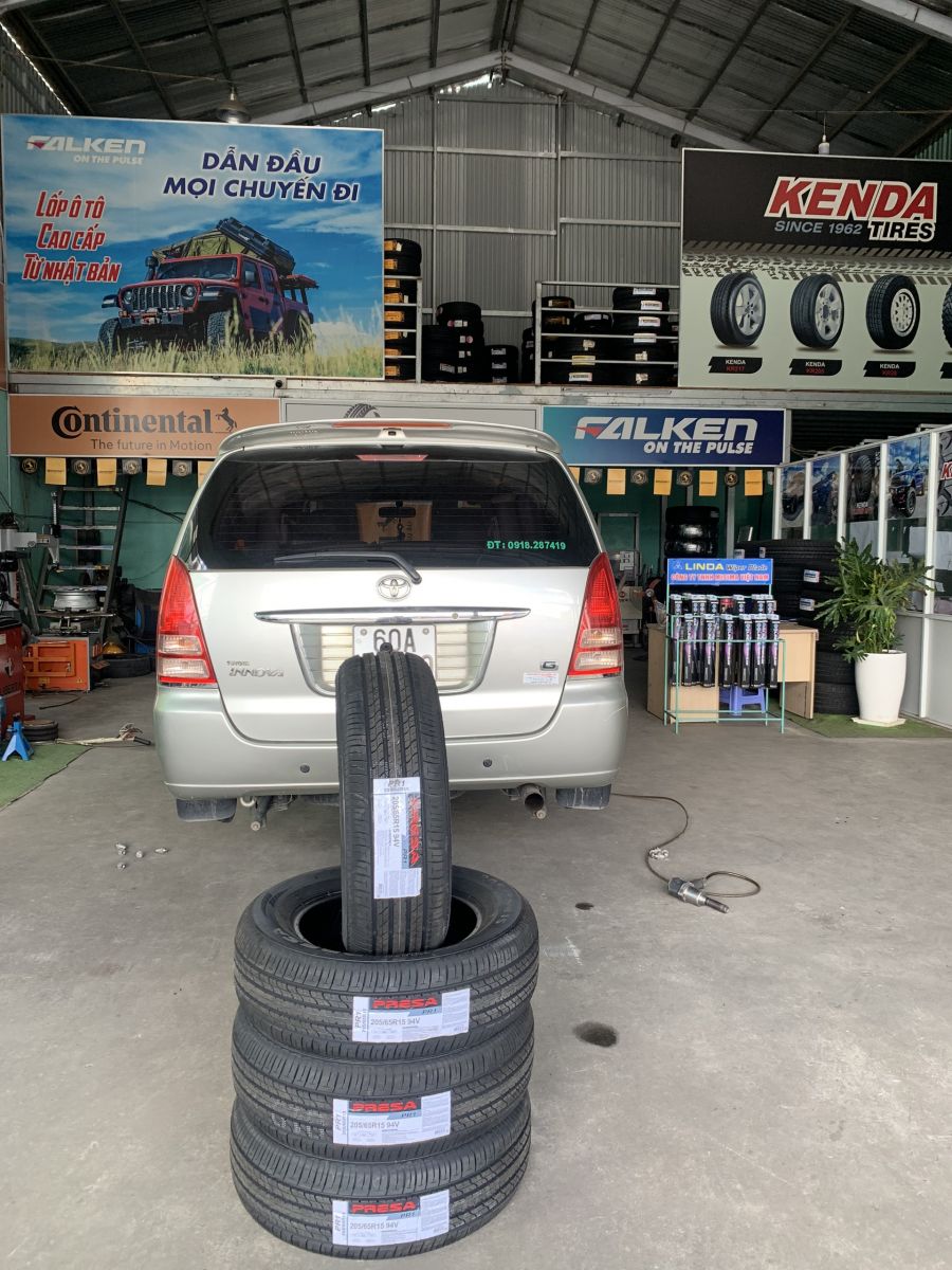 toyota innova thay lốp 205/65R15 presa pr1