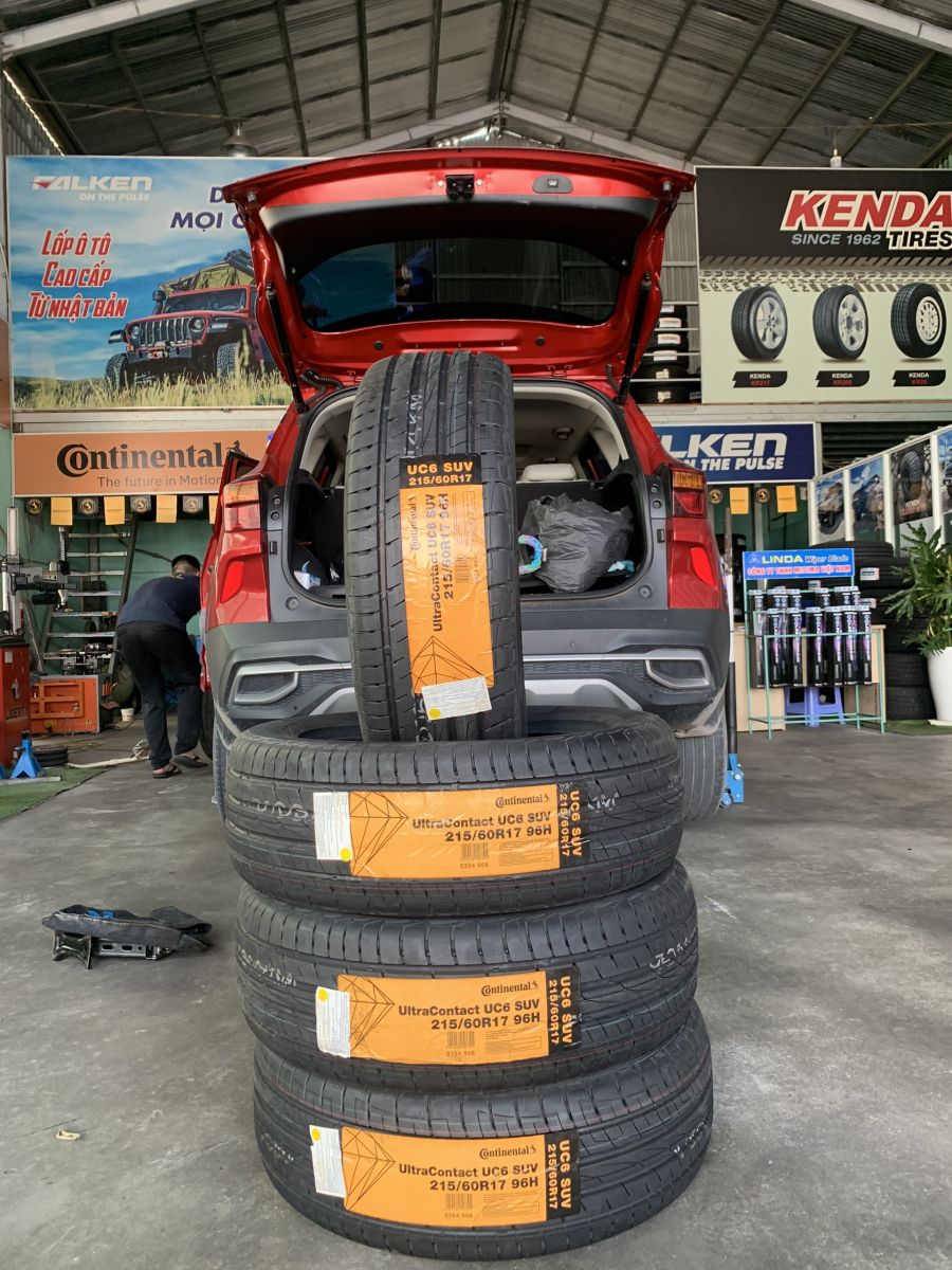 xe kia seltos thay lốp 215/60R17 continental uc6 suv