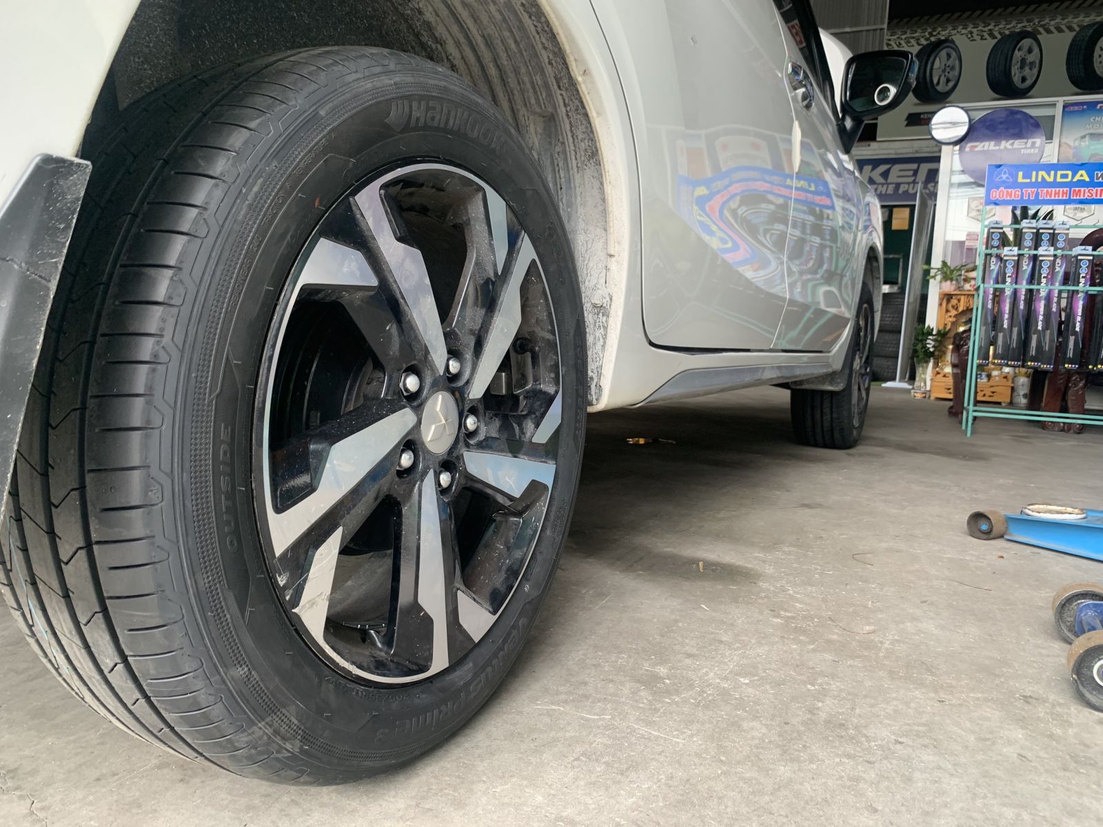 xe xpander cross thay lốp 205/55R17 hankook ventus prime3