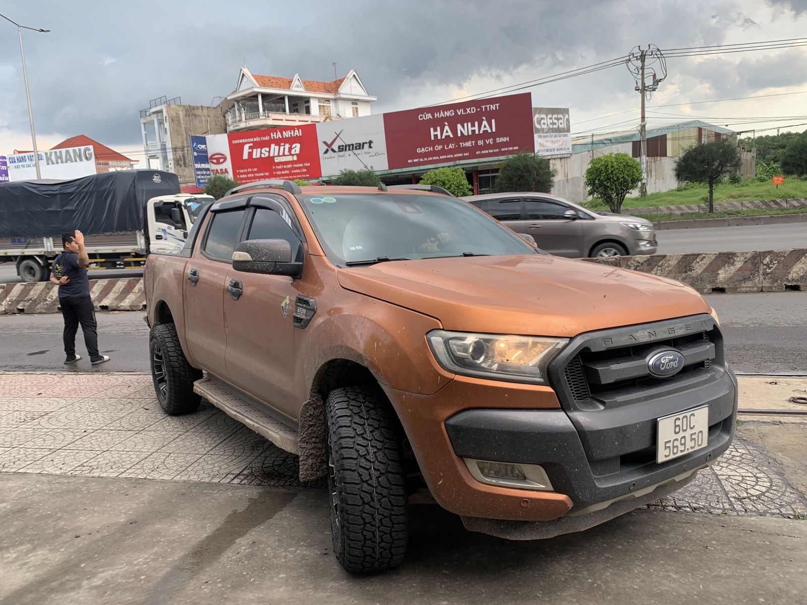 ford ranger thay lốp địa hình 265/65R17 falken wildpeak at3w nhật bản