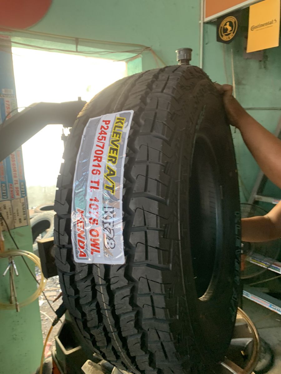 ford everes thay lốp 245/70R16 kenda kr28