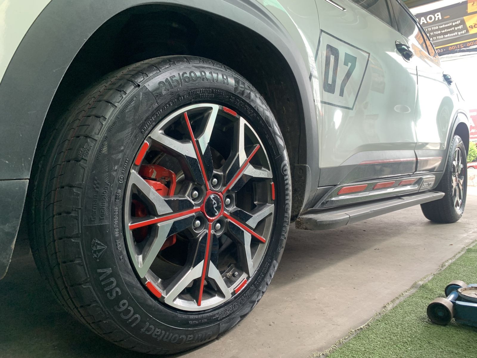 lốp ô tô 215/60R17 continental ultracontact uc6 đức