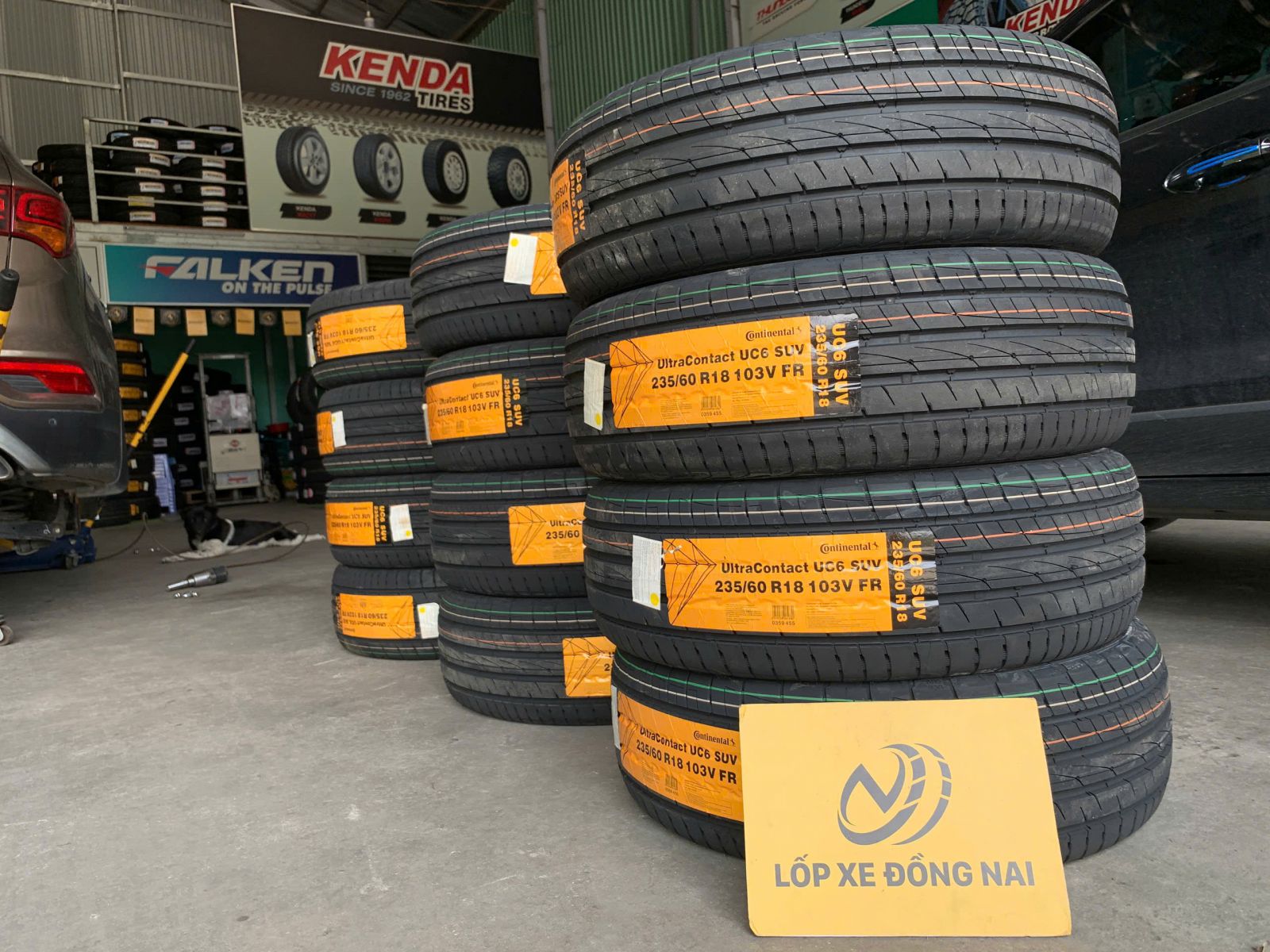 lốp 235/60R18 continental ultracontact uc6 