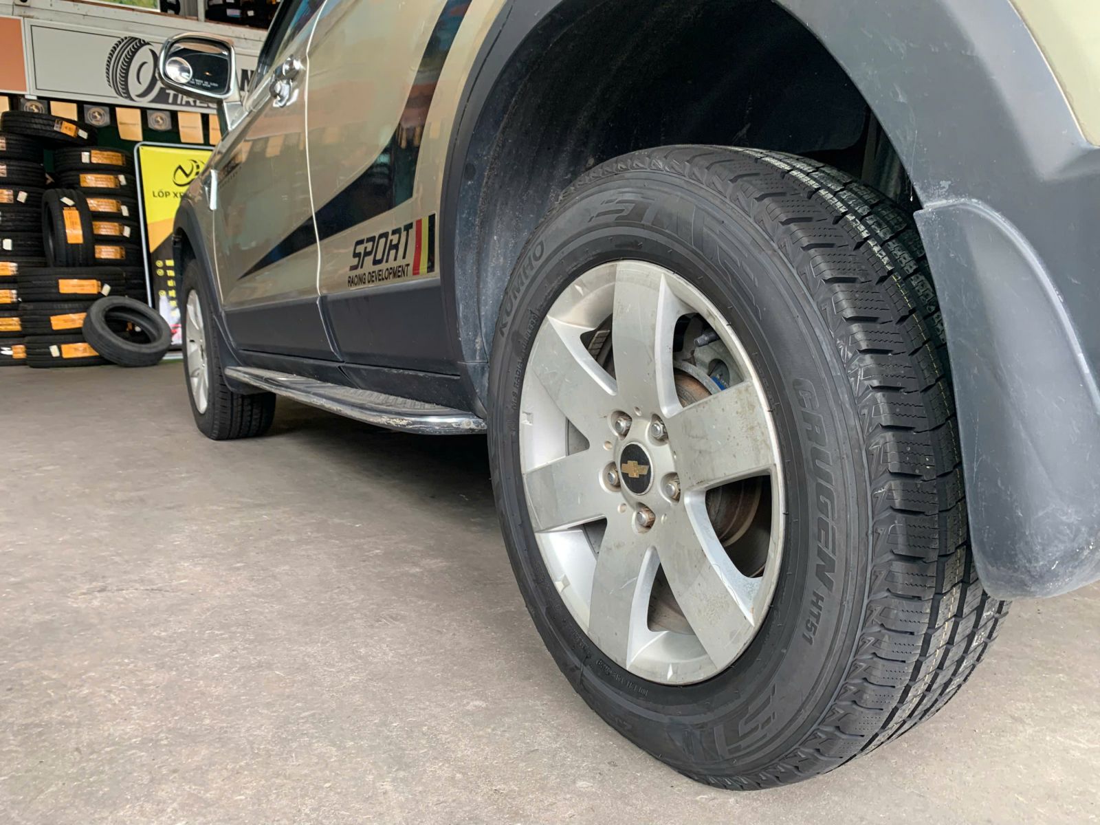 lốp ô tô 235/60R17 kumho crugen ht51