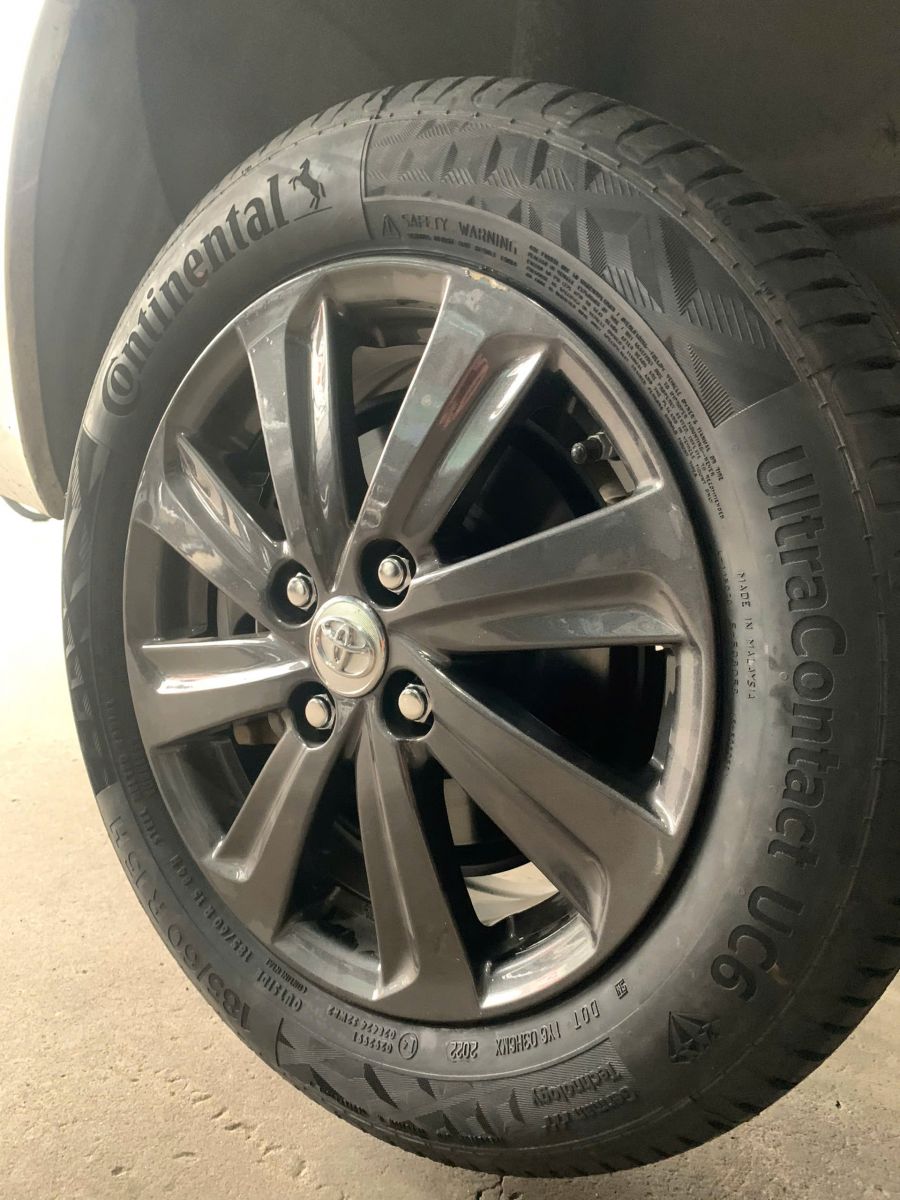 lốp ô tô 185/60R15 continental ultracontact uc6