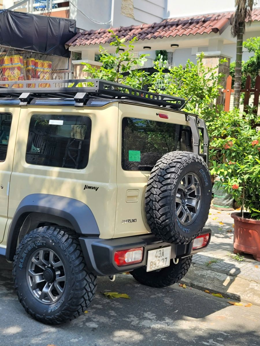 xe suzuki jimny thay lốp 235/75R15 kenda kr29