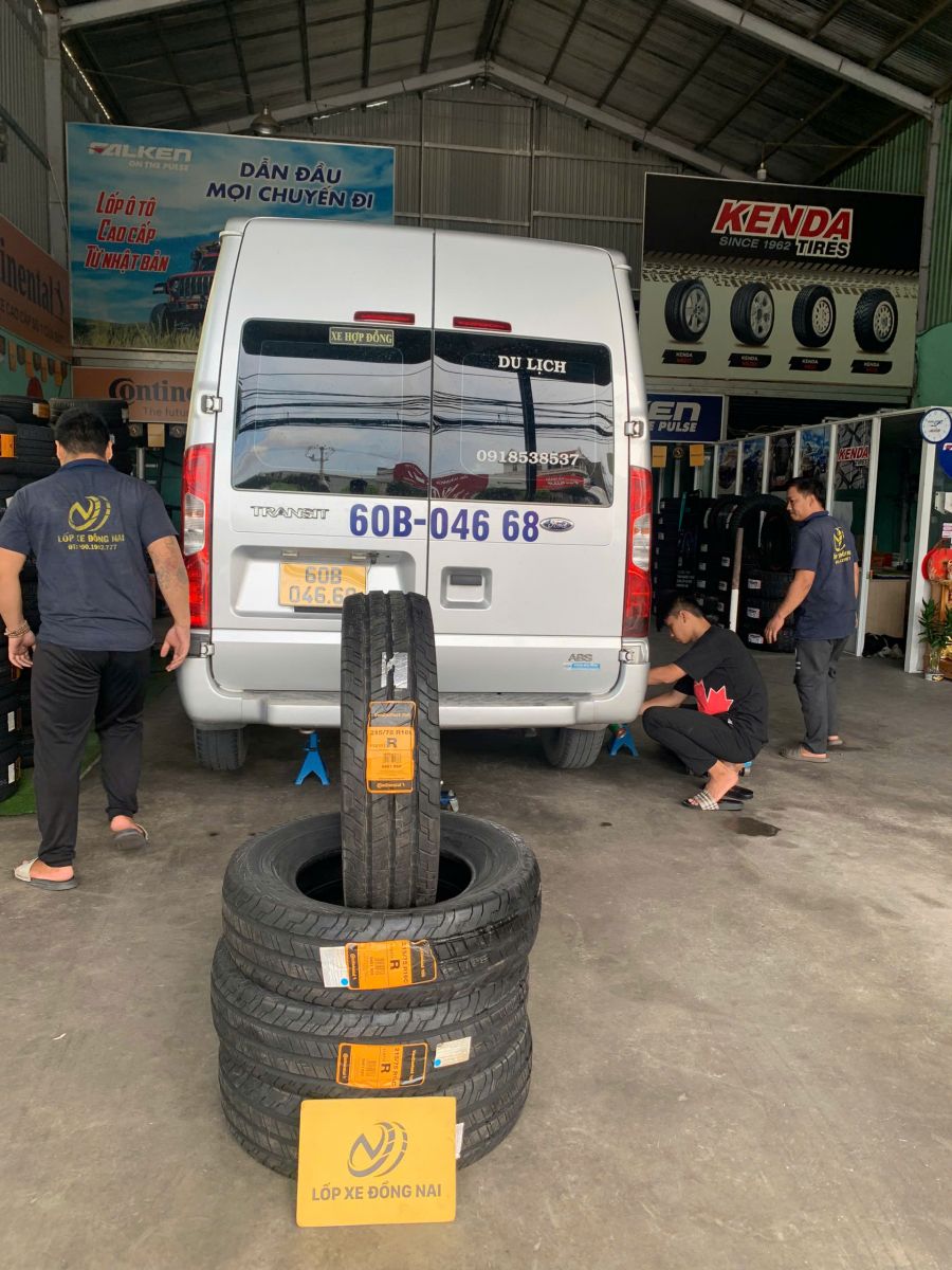 lốp 215/75R!6C continental cho ford transit