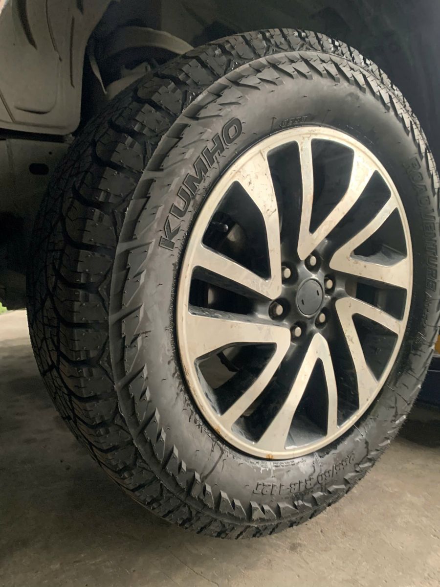 nissan navara thay lốp địa hình 255/60R18 kumho roadventure at52