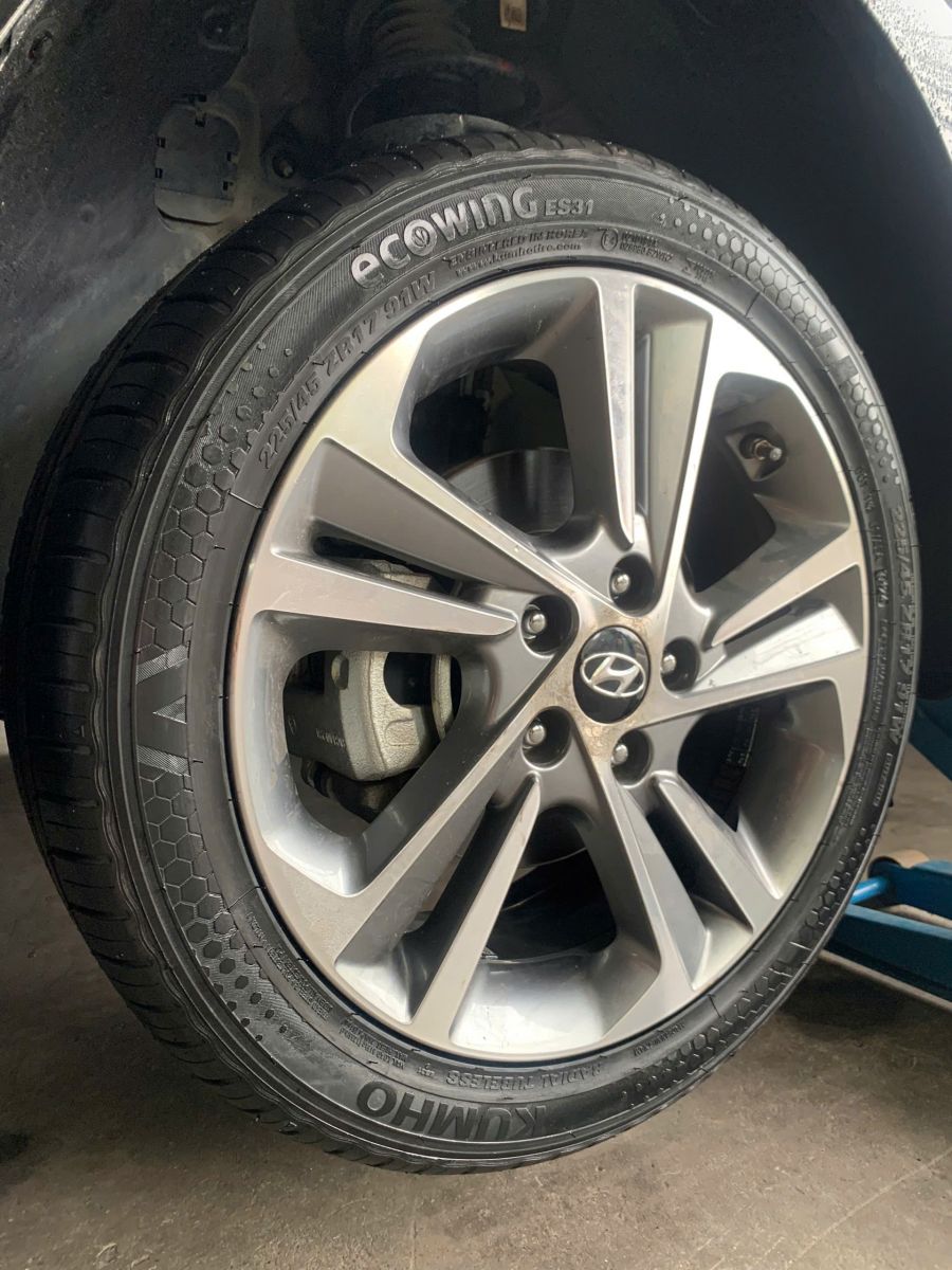 lốp 225/45R17 kumho ecowing es31 hàn quốc