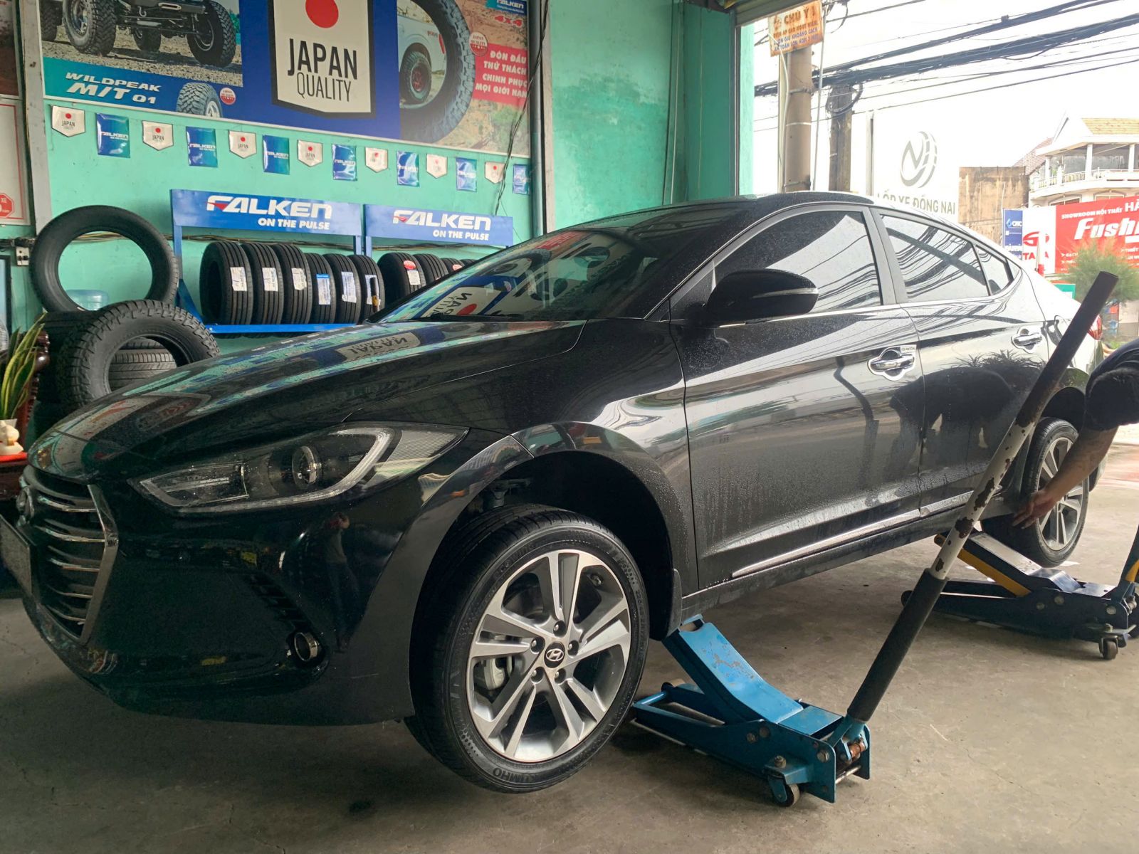 xe hyundai elantra thay lốp 225/45R17 kumho ecowing es31