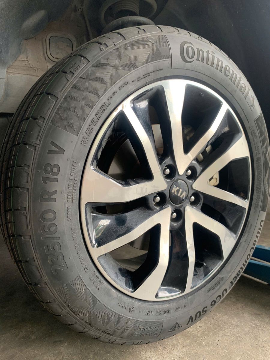 lốp 235/60R18 continental ultracontact uc6