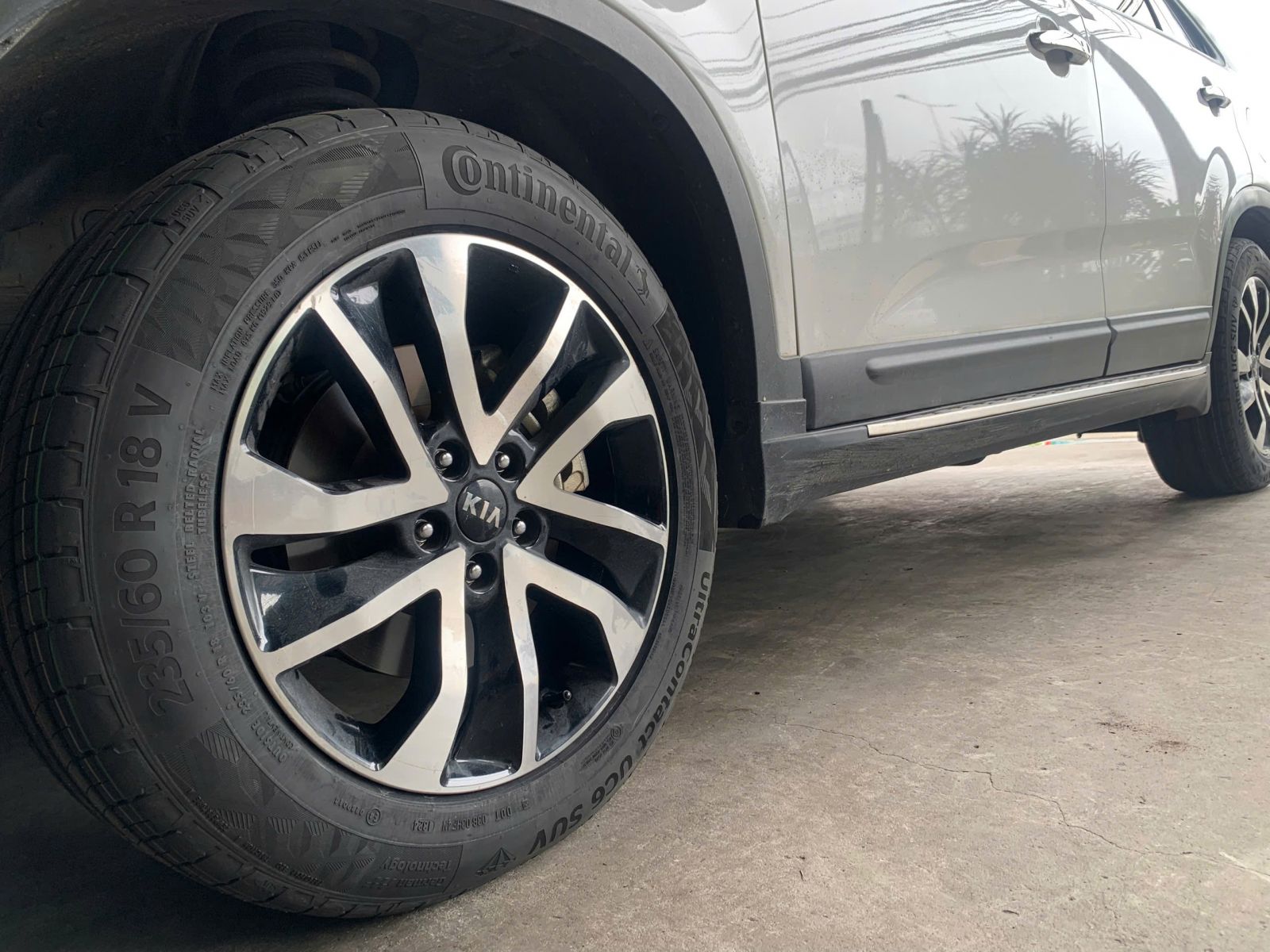 kia sorento thay lốp 235/60R18 continental ultracontact uc6