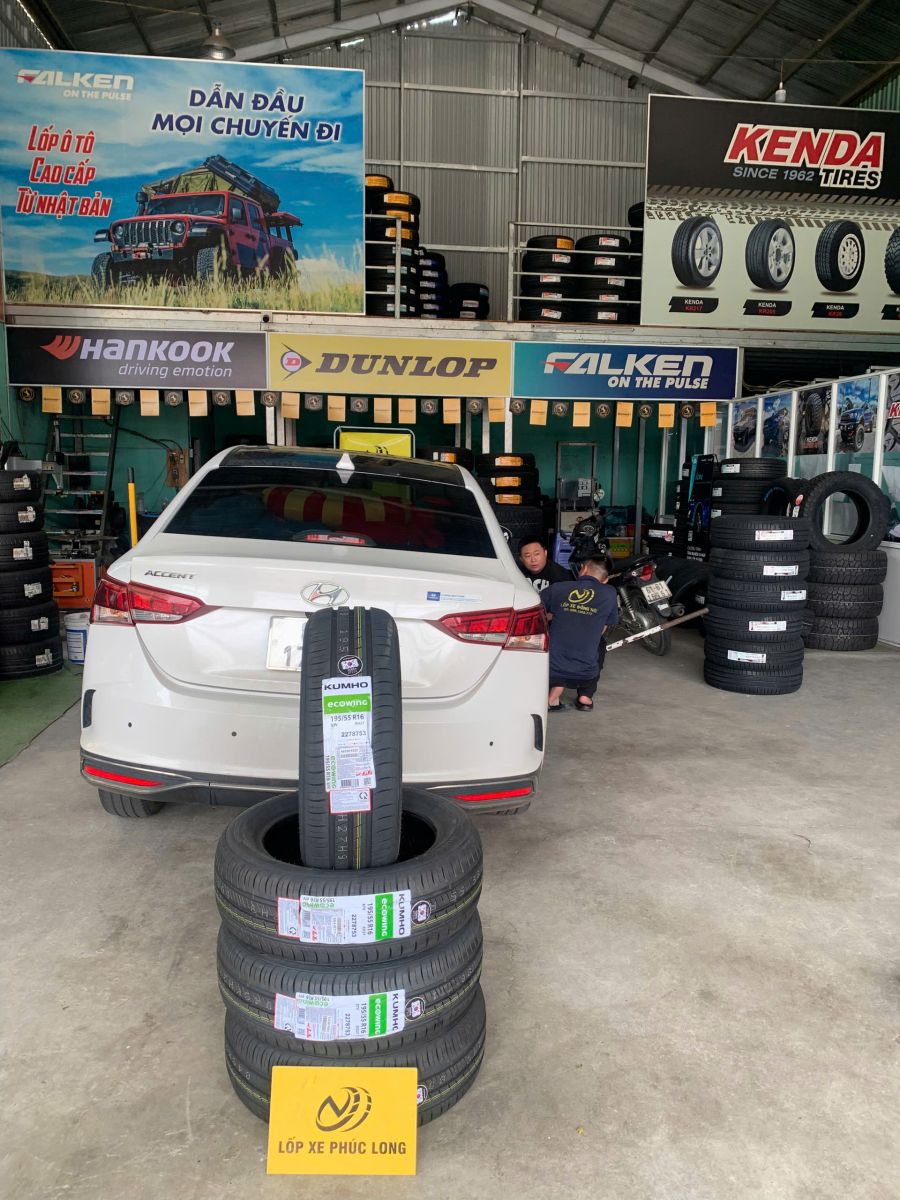 xe hyundai accent thay lốp 195/55r16 kumho ecowing kh27