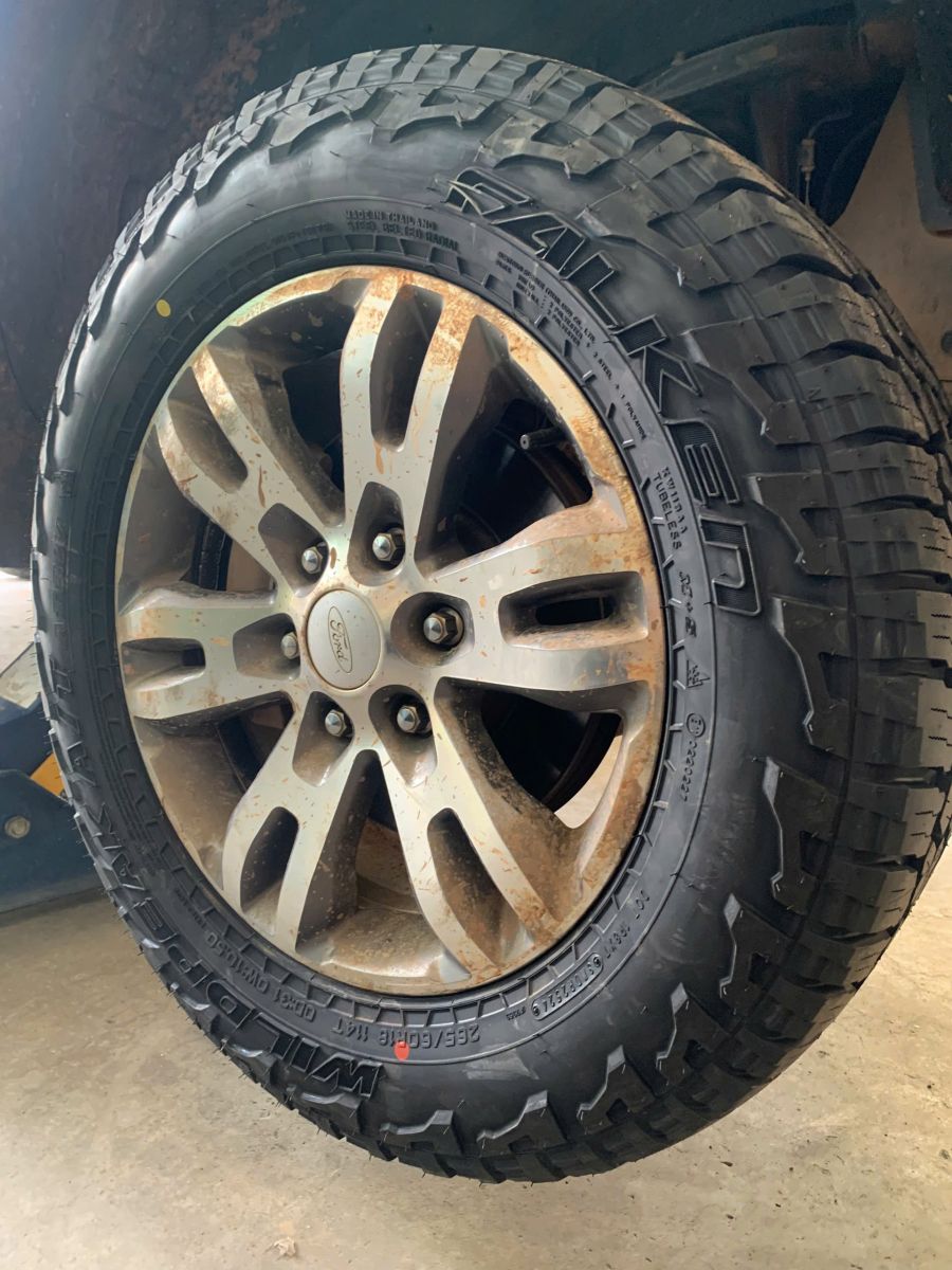 xe ford everest thay lốp 265/60R18 falken wildpeak at3w nhật bản