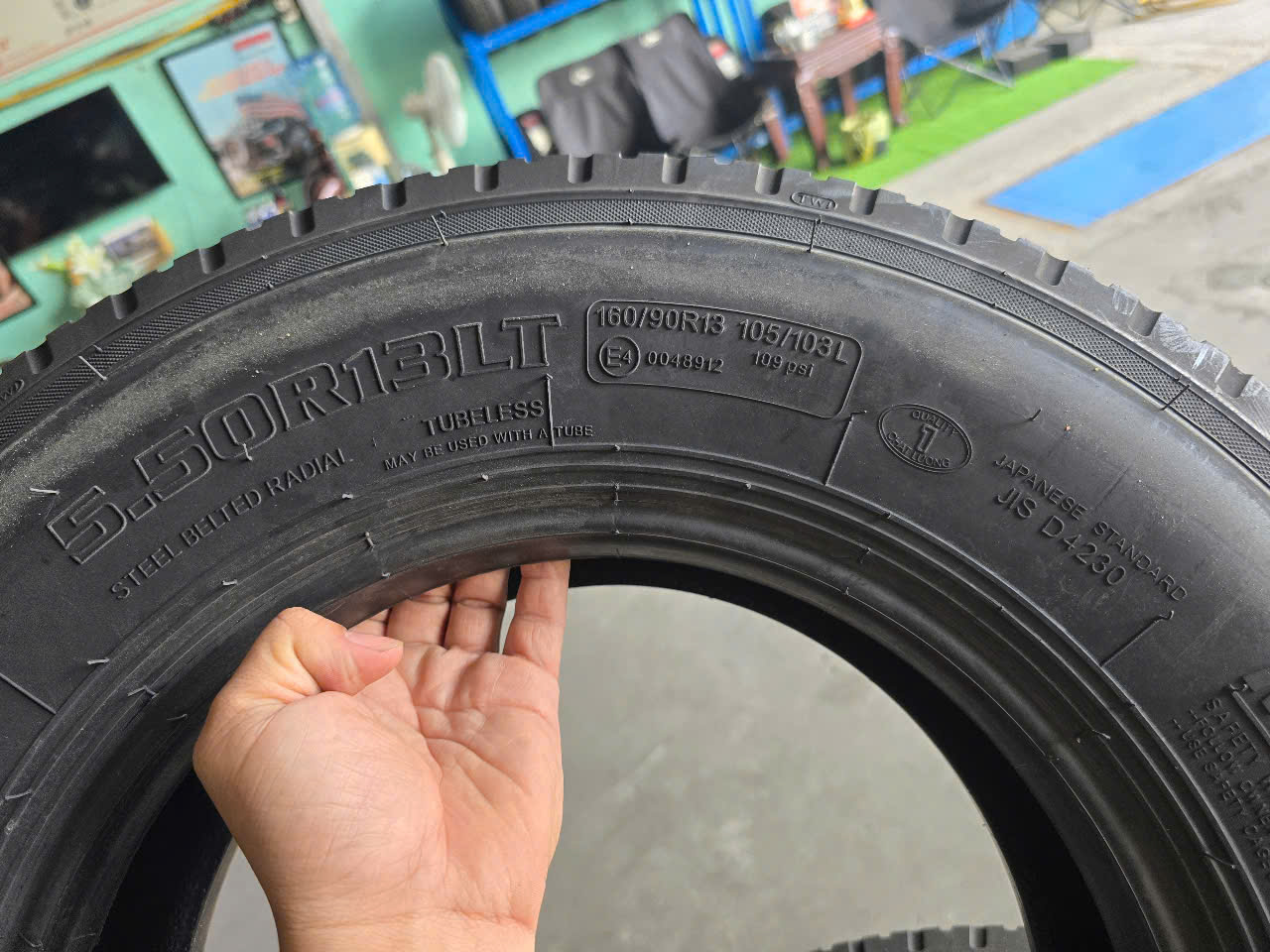 giá bán lốp xe 5.50R13 drc d725