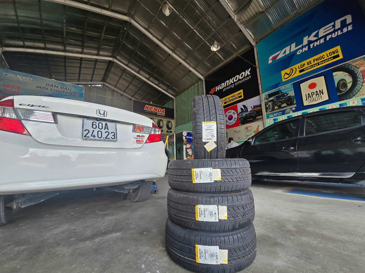 thay lốp 205/55R16 dunlop ec300 cho honda civic