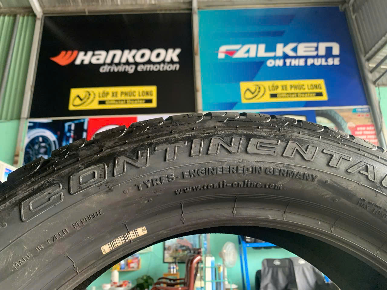 lốp 235/50R19 continental ccuhp mo
