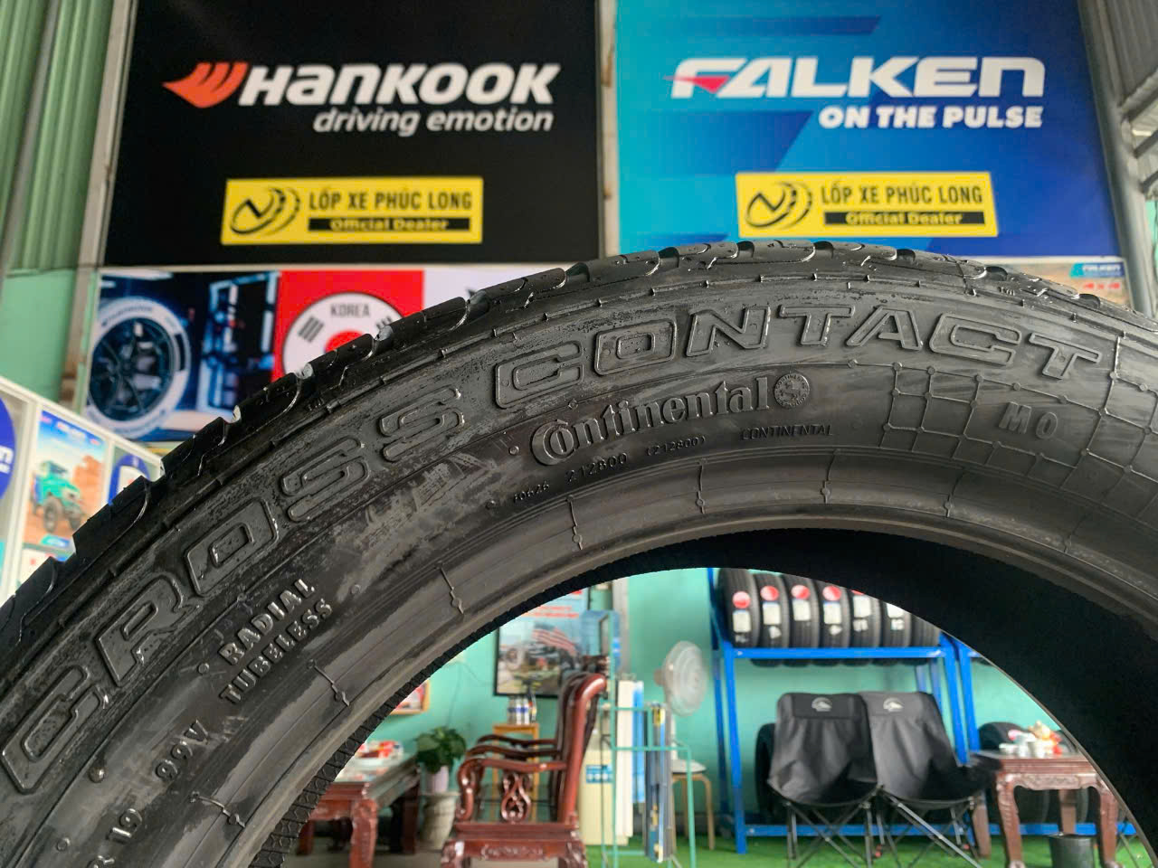 lốp 235/50R19 continental ccuhp mo nhập khẩu châu âu