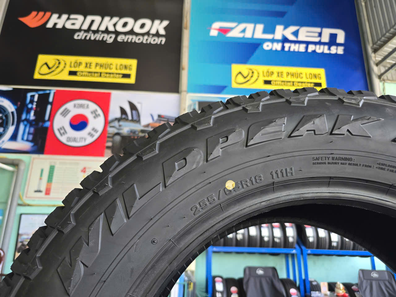 giá bán lốp địa hình 255/65r18 falken wildpeak at trail