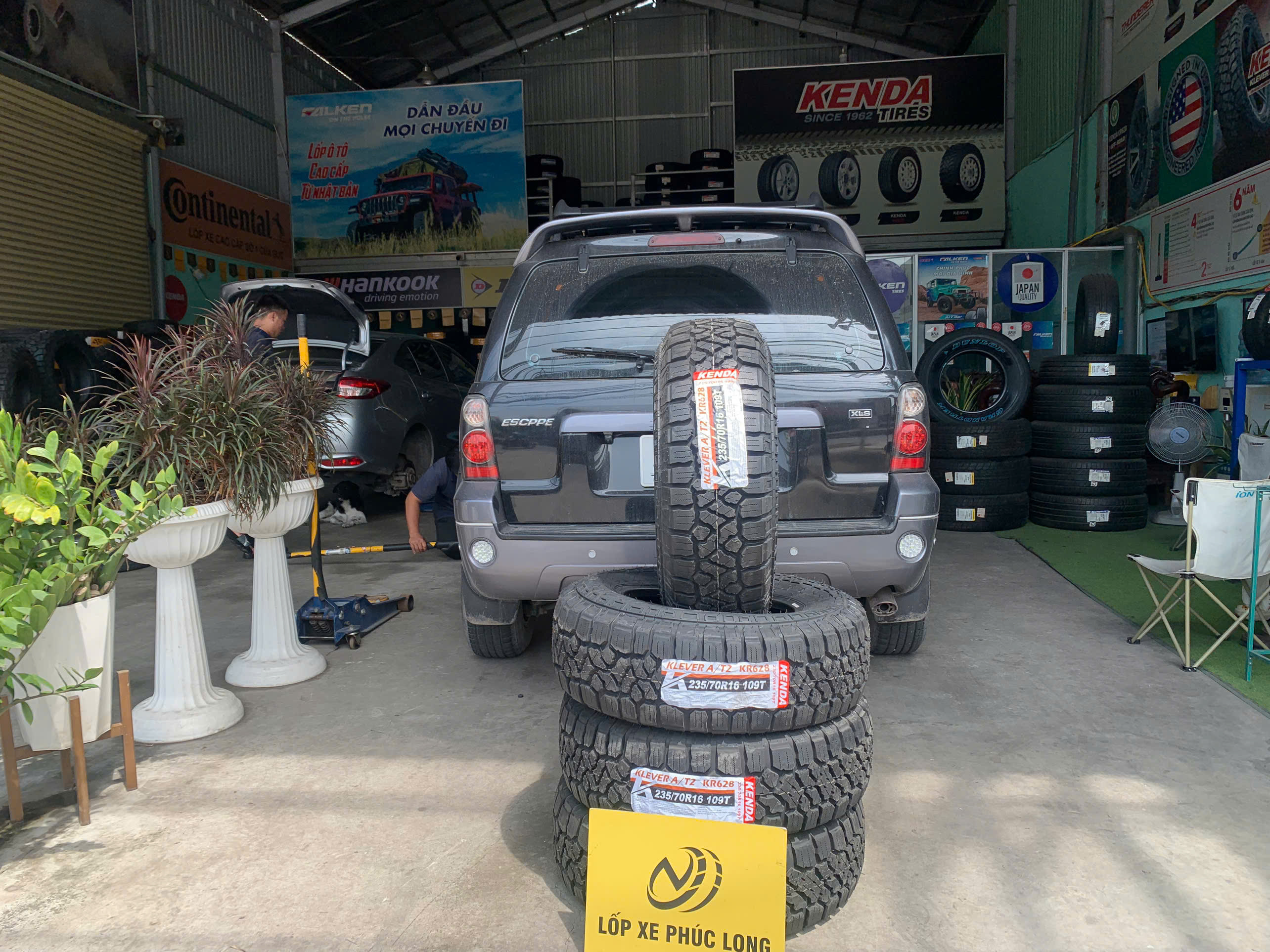 REVIEW : Xe Ford Escape thay lốp off road 235/70R16 Kenda KR628 A/T Đài Loan.