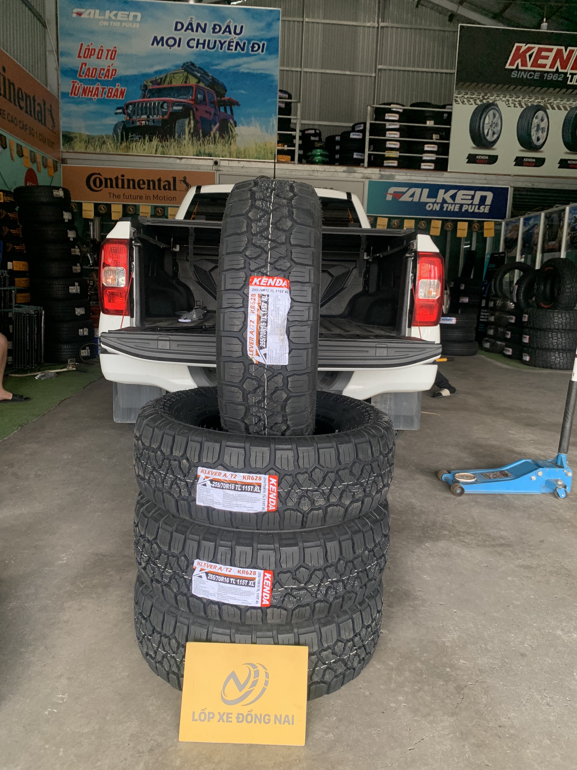 REVIEW : Ford Ranger XLS thay lốp địa hình 255/70R16 Kenda Klever KR628