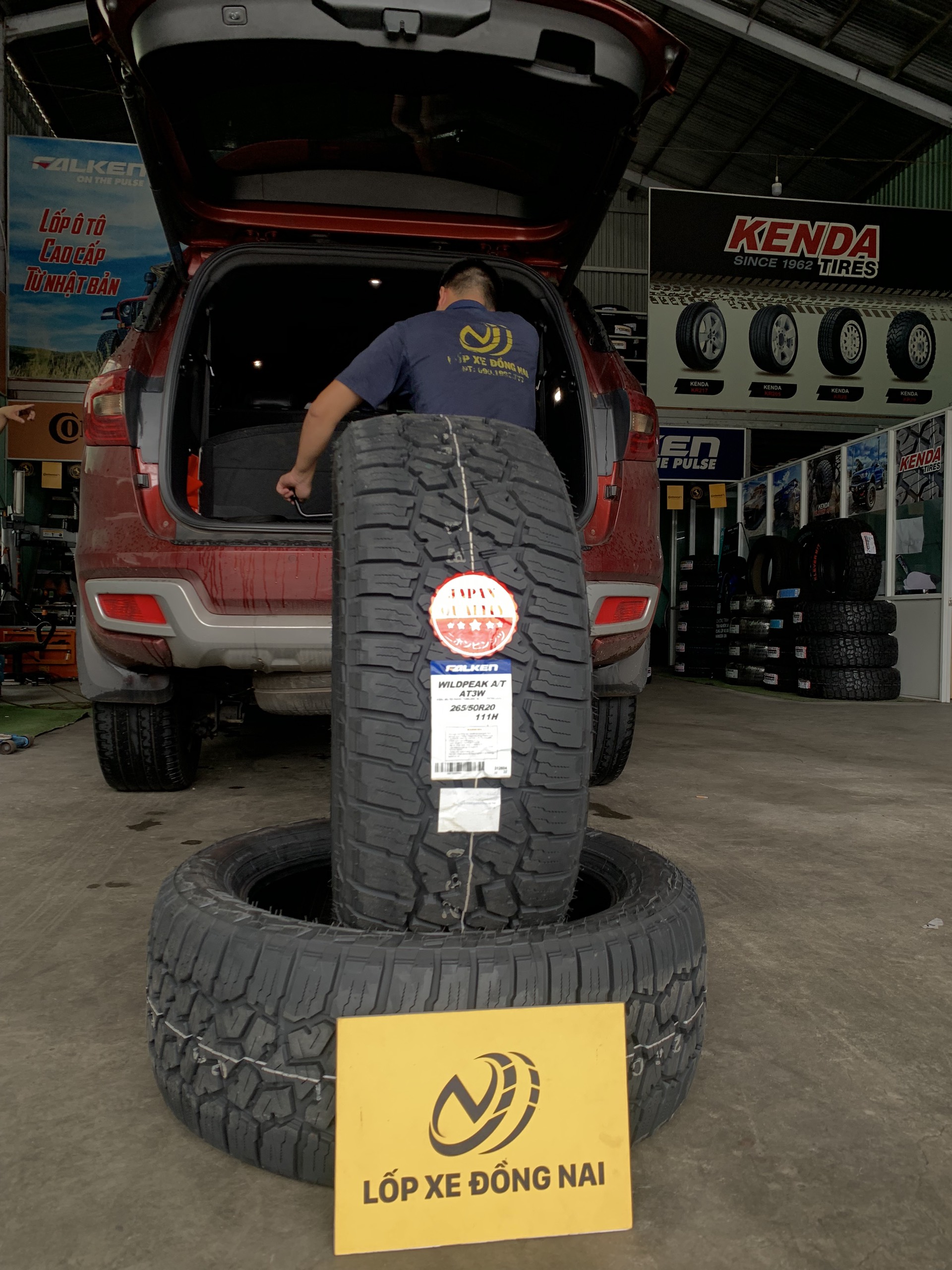 Review : Xe Ford Everest thay lốp 265/50R20 Falken Wildpeak AT3W
