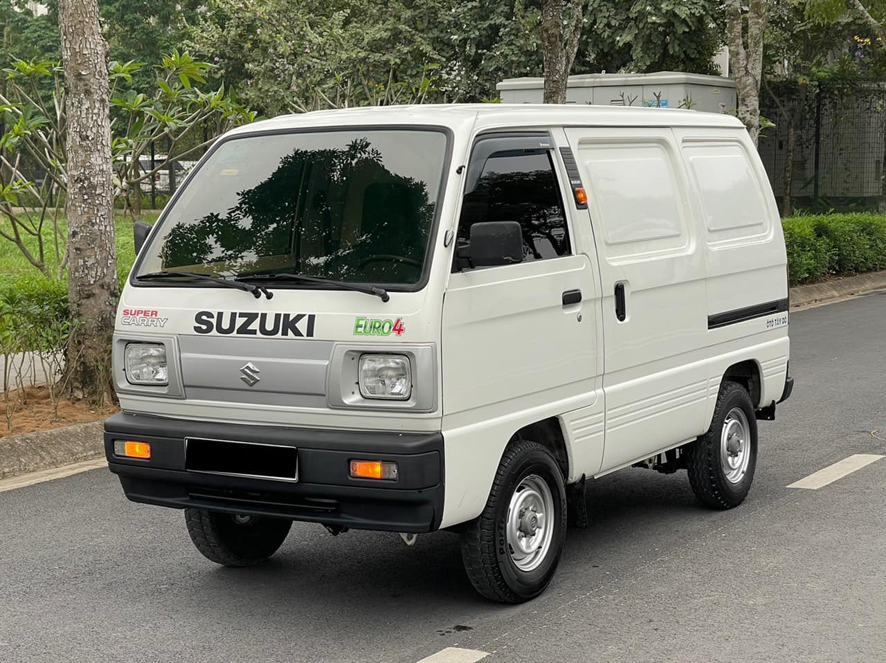 TƯ VẤN : Thay lốp xe Suzuki Blind Van ở Dĩ An, Bình Dương.