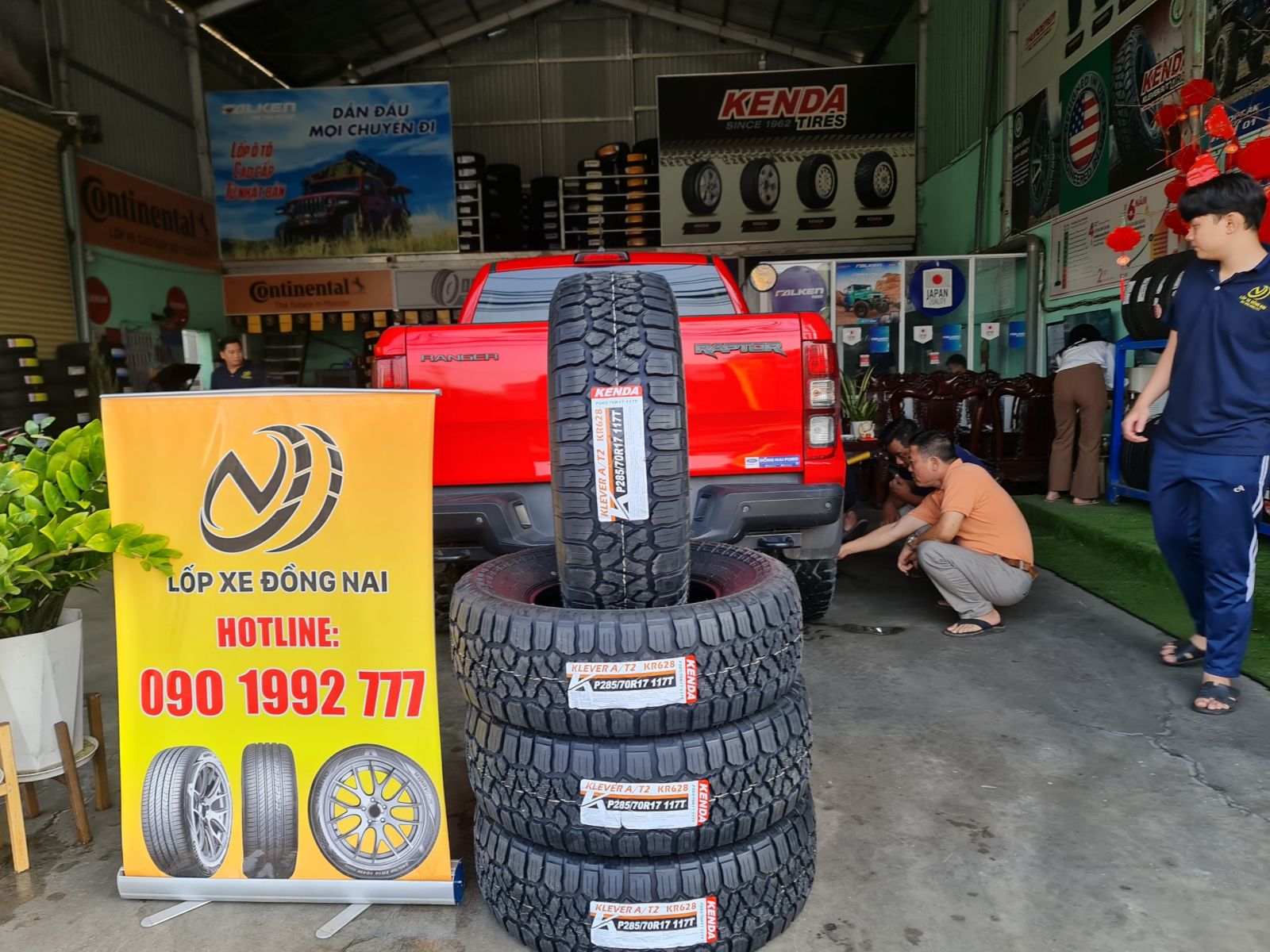 TƯ VẤN : Thay lốp xe bán tải Ford Raptor ở Biên Hoà, Đồng Nai.