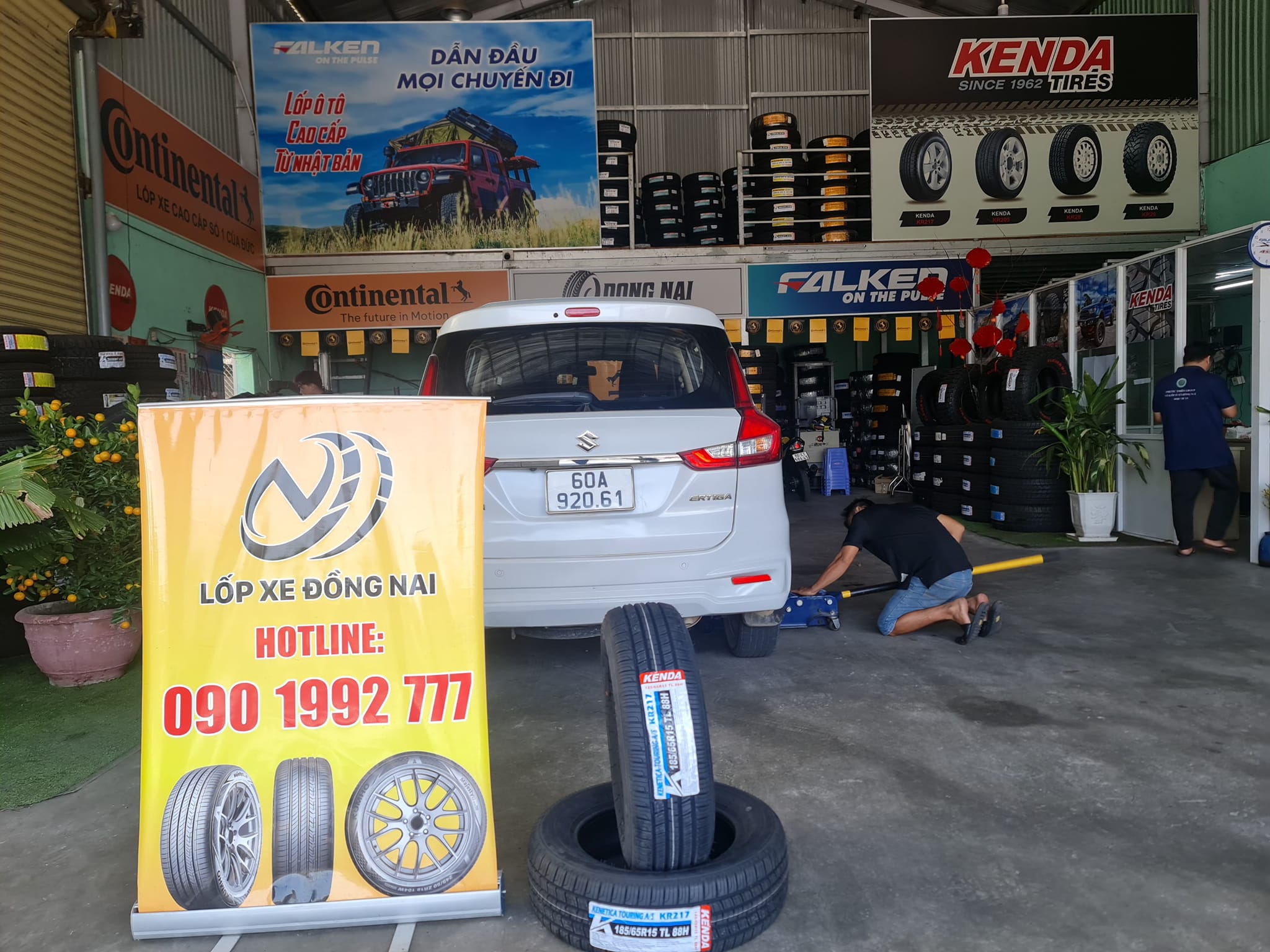 TƯ VẤN : Thay lốp xe Suzuki Ertiga ở Trảng Bom, Đông Nai.