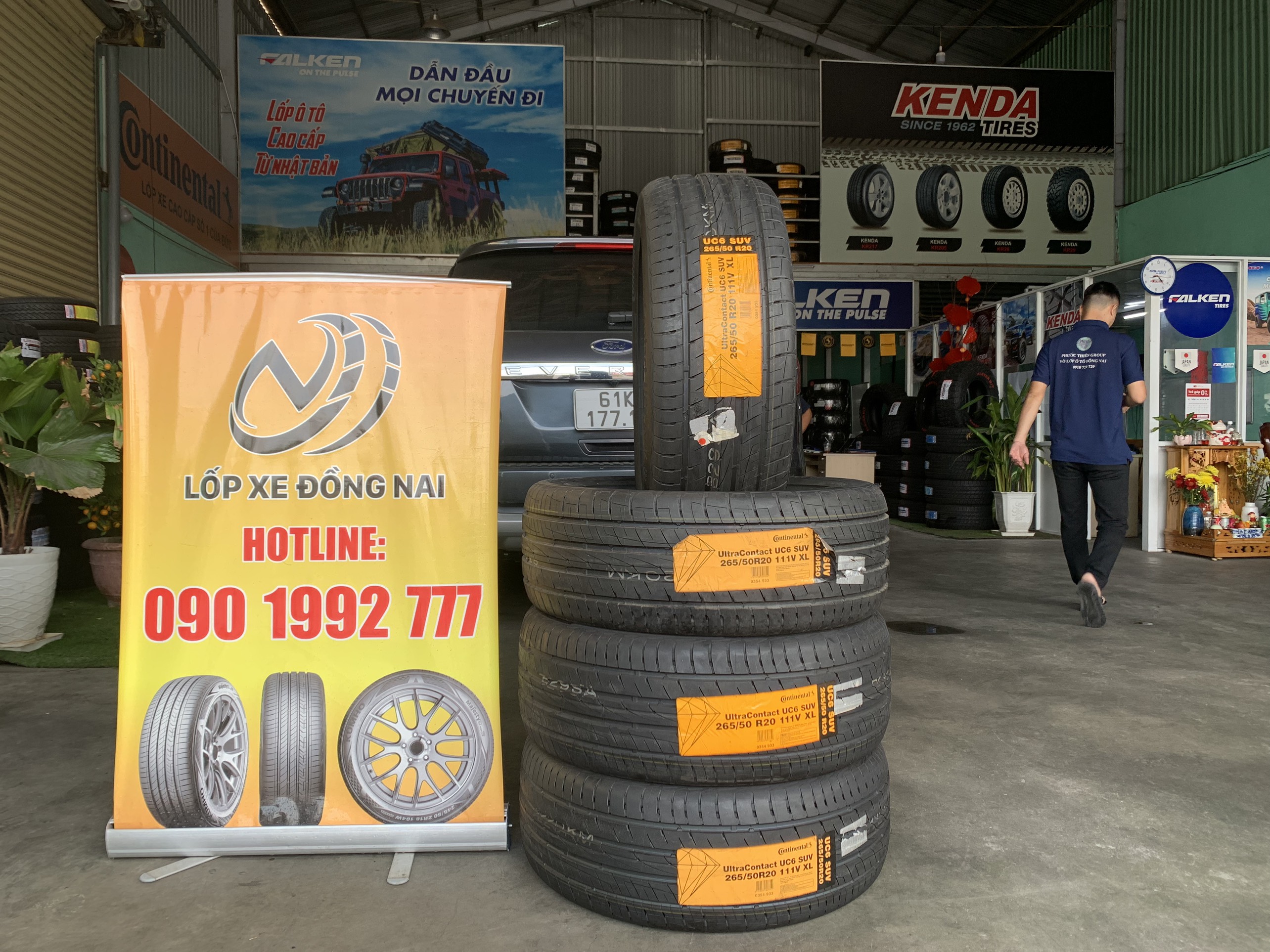 Review : Ford Everest thay lốp 265/50R20 Continental Đức.