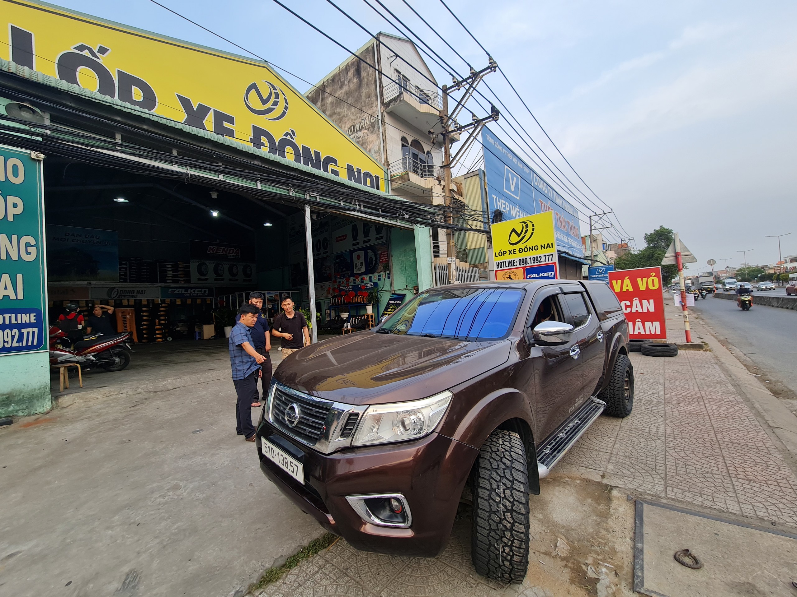 TƯ VẤN : Thay lốp xe bán tải Nissan Navara ở Long Thành, Đồng Nai.