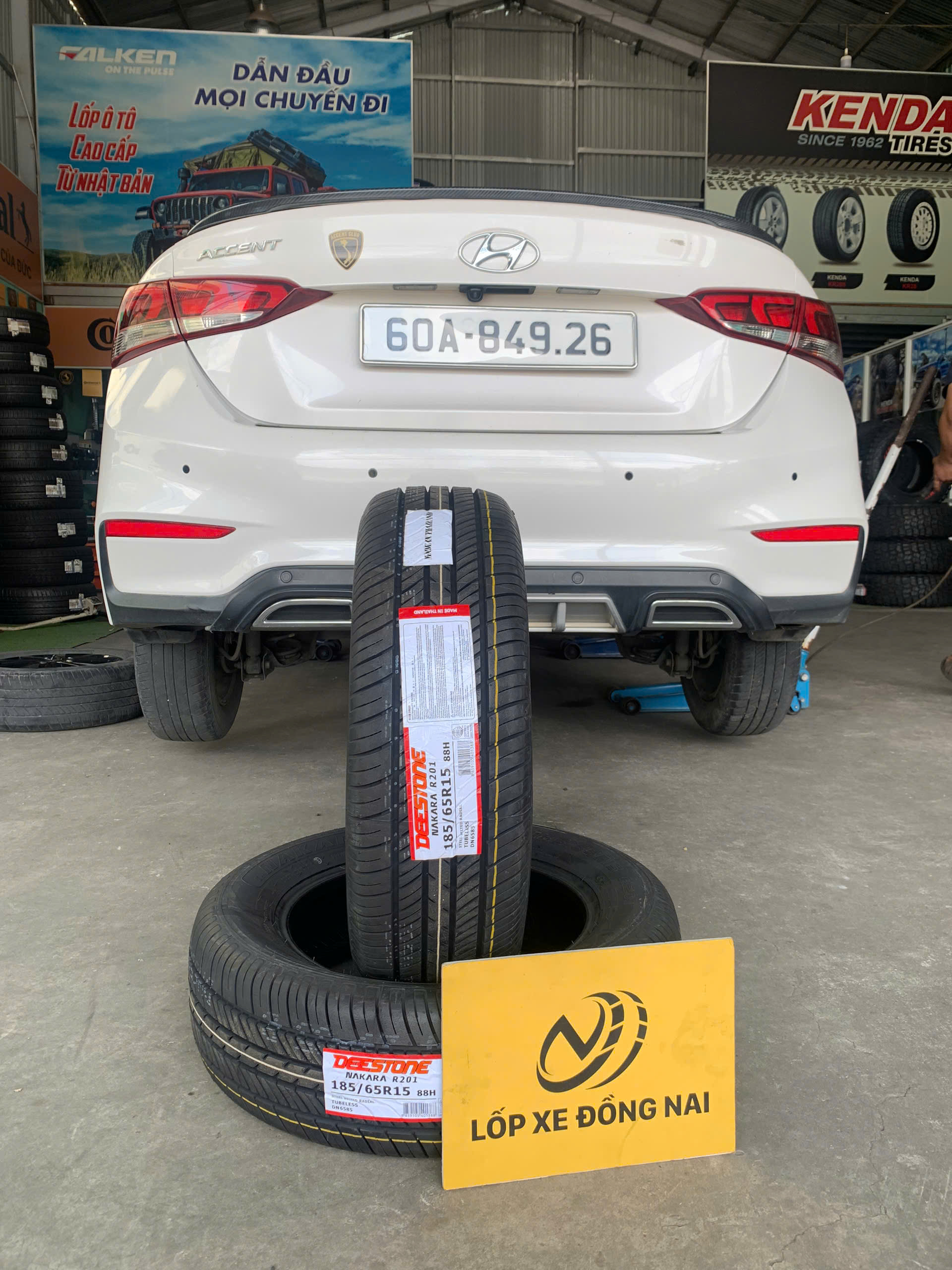 REVIEW : Xe Hyundai Accent thay lốp 185/65R15 Deestone Thái Lan