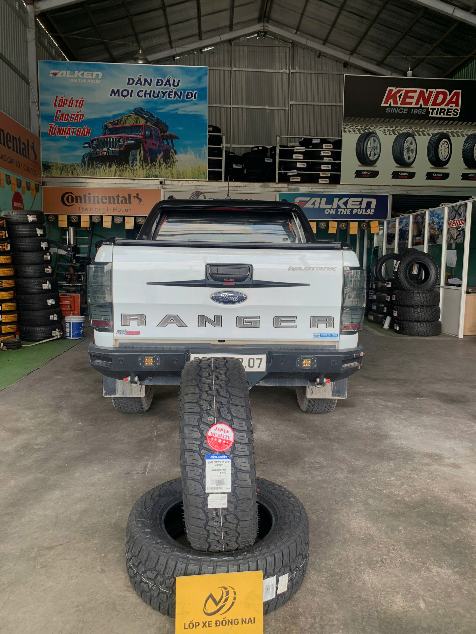 REVIEW : Xe Ford Ranger thay lốp địa hình 265/60R18 Falken AT3W Nhật Bản