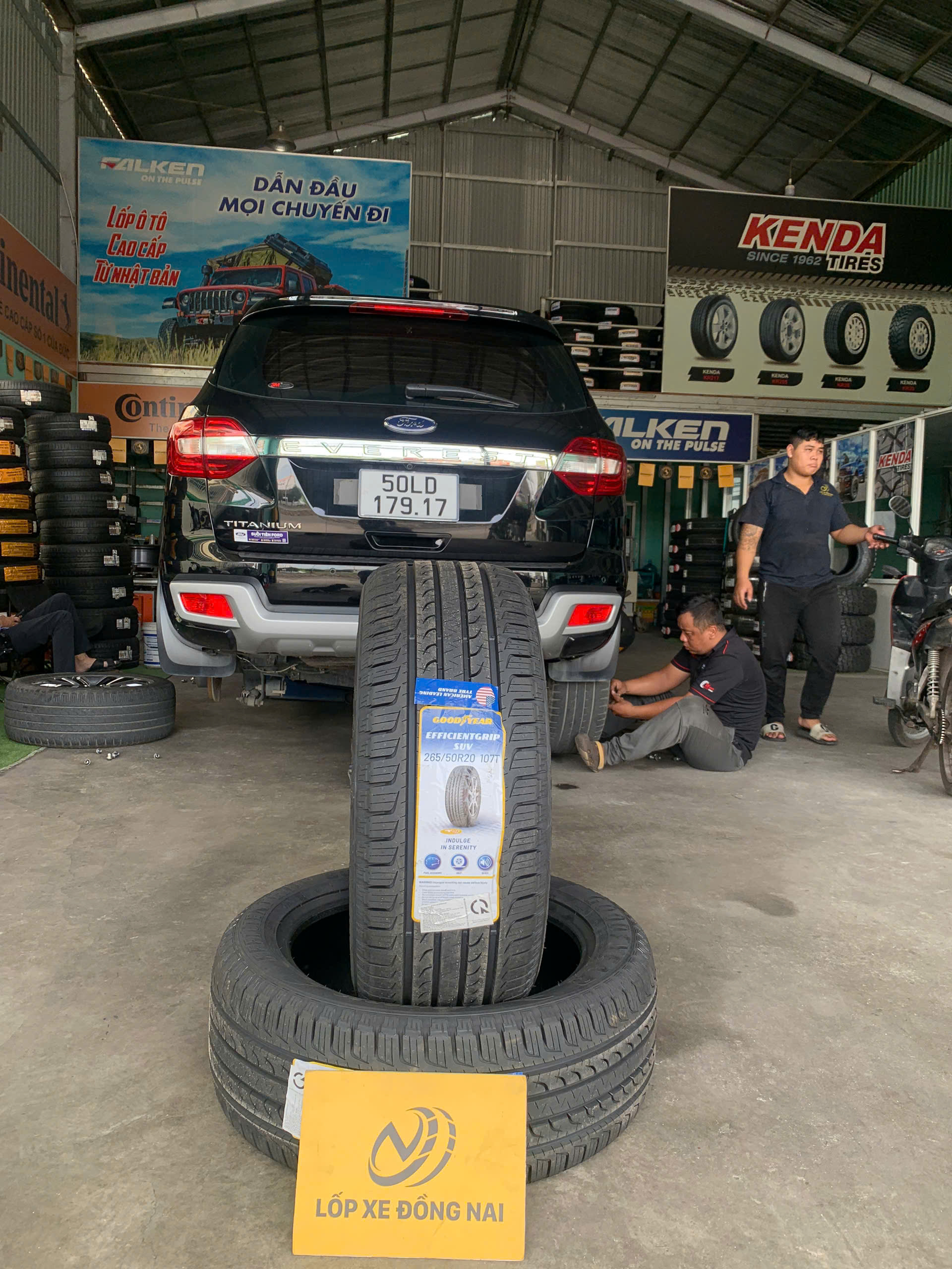 REVIEW : Xe Ford Everest thay lốp 265/50R20 Goodyear Efficientgrip