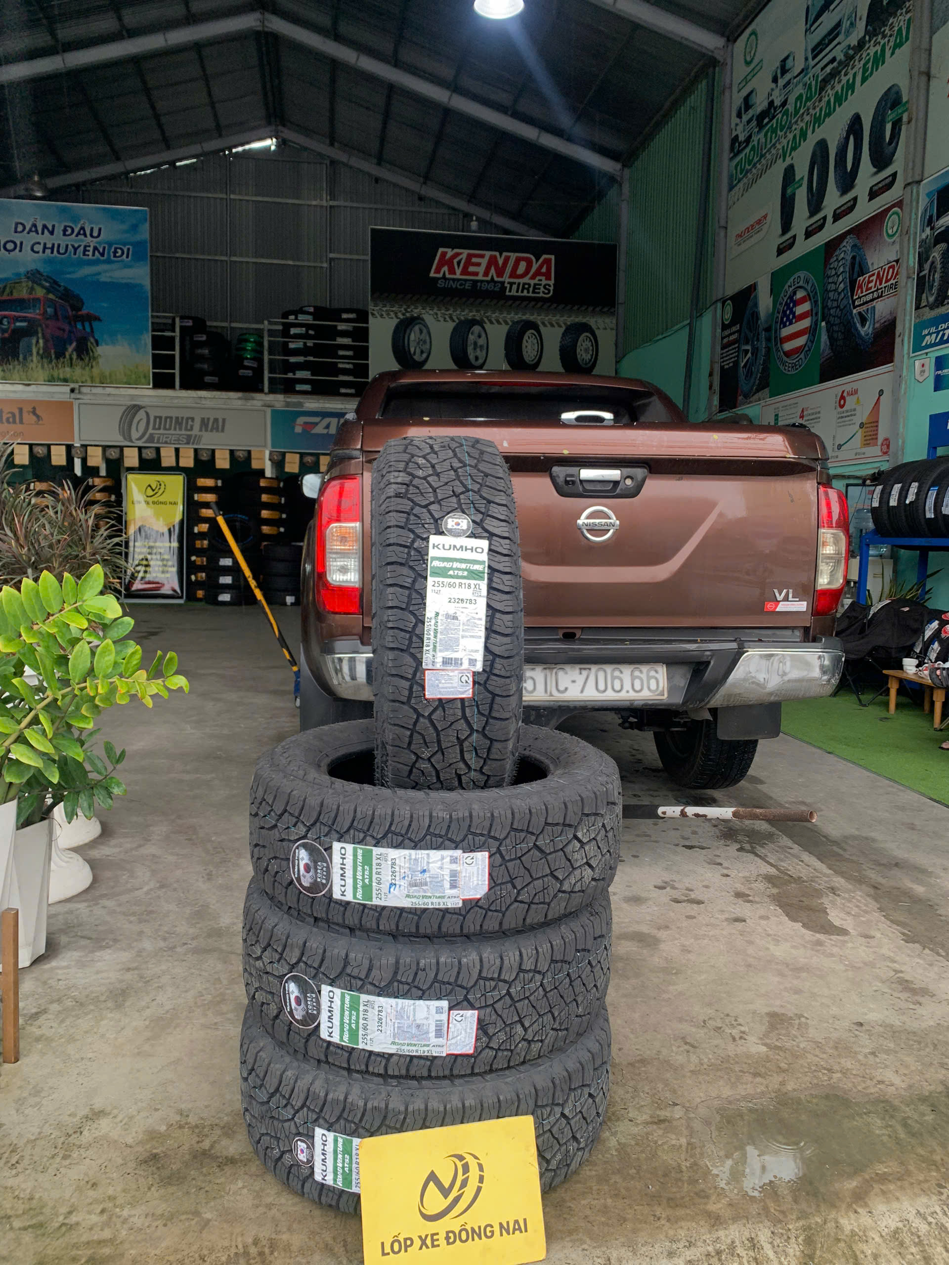 REVIEW : Xe Nissan Navara VL thay lốp địa hình 255/60R18 Kumho RoadVenture AT52